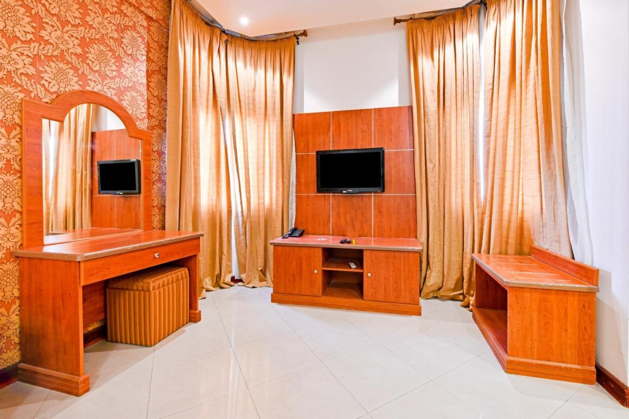 โรงแรมโอโย 118 เรวิรา มานามา ภายนอก รูปภาพ